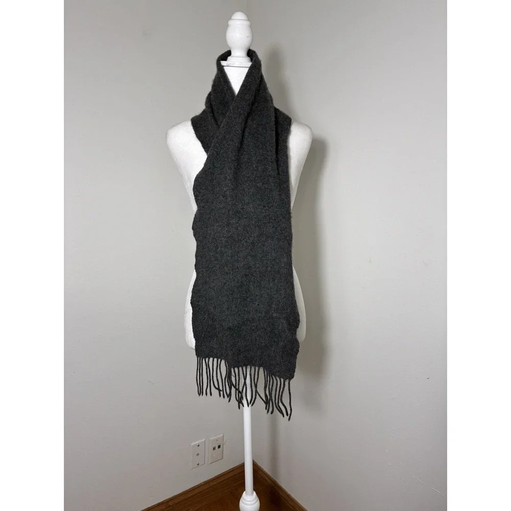 Enzo Mantovani Cashmere Scarf Gray Minimalist Quiet Luxury Old Money